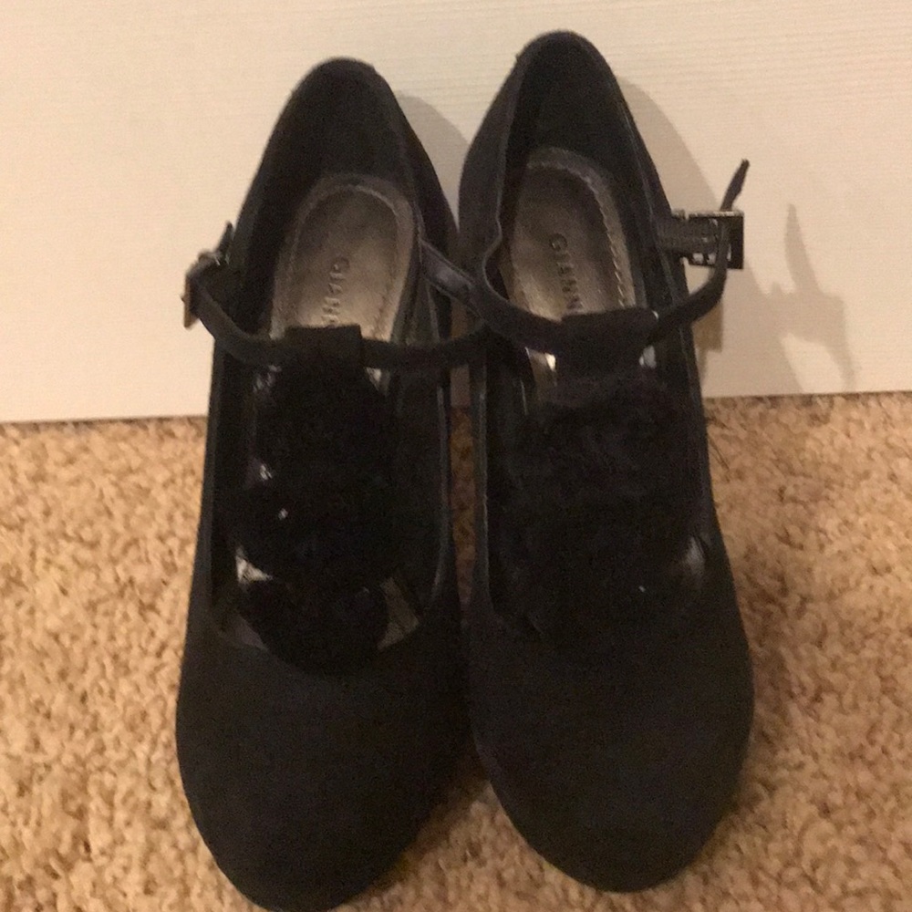 Gianni Bini black heels!!